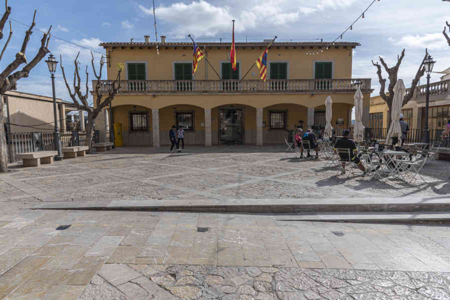 Mallorca - Montuïri 01 - Ayuntamiento.jpg